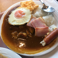 スカイグリルブッフェレストラン空桜 - スクランブルエッグと目玉焼きとソーセージとベーコンをトッピング