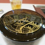 焼肉ノ志志 - 桶に入ってきます