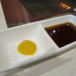 焼肉ノ志志 - 辛子とポン酢でいただきます