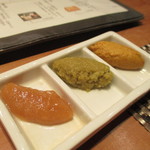 小田原おでん本店 - 最初にセットされている薬味たち