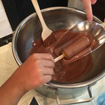 久遠チョコレート - 好きなアイスに自分でクルクルチョコレートかけれます