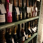 Wineshop & Diner FUJIMARU - よーくみるとサロンもあるよ