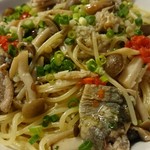 イタリア食堂amico - 秋刀魚と三種きのこオイル仕立て～栃尾産かぐら南蛮風味～