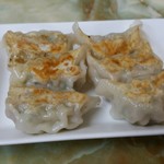 玉蘭 - 焼餃子。餡がしっかりしていてボリュームあります。