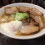 Ramen Yatai Hone No Zui - 「らー麺」670円 大盛〔無料サービス〕「肉のせ」200円「半熟玉子」100円