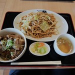 銀次 - 銀次焼きそばと牛すじご飯セット（\950）