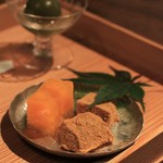 空花 - デザートは4種盛り　最中アイス・青梅の蜜煮・わらびもち他