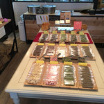 久遠チョコレート - 店内には沢山のチョコレート！
