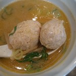 鶏そば　一瑳 - つけ汁に入っている鶏団子とメンマ