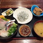 Daidokoro Ya Ikkemme - 170619海鮮丼3種550円と釜揚げしらす150円追加