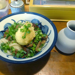 大衆居酒屋びりけんさん - 「肉玉ぶっかけうどん（冷）小」780円