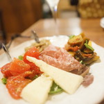 バール エ ターヴォラ カルダ ラ・ジョストラ - 前菜盛り