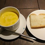 Caffe Italiano L'insieme - クワットロ 2,400円 冷製スープ、パン