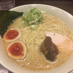 らーめん 会 - 豚鶏節らーめん 大盛 ¥900-
      & 半熟味玉 ¥100-