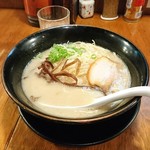 祥 - 最近、食欲旺盛なあたし♡
成長期かな？(笑)
いつもなら飲んだあと〆のラーメンなんて食べないけど、この日はラーメン食べたい欲求が止まらなかった…
細麺だし〆のラーメンにはピッタリでした。