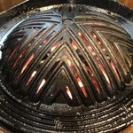 成吉思汗 大黒屋 - カンカンに焚かれたジンギスカン鍋に