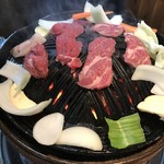成吉思汗 大黒屋 - 野菜を乗せてラム肉も焼くよ～♪