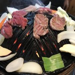 成吉思汗 大黒屋 - 初めは店員が焼き焼きしてくれるよ～