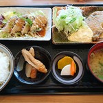 まごころお料理 西や - ２品選んでランチ（1000円）まぐろの尾の身ステーキ、カツオのレアカツ