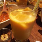 カッチャル バッチャル - マンゴーラッシー