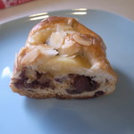 ドゥ マゴ ベーカリー - アップルレーズンパン