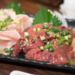 2017.9 宮崎産赤鶏の刺身4点盛り（1,850円）