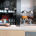 United Club Lounge - 