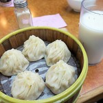 上海香港麵家 - 小籠包5個HK$33/甜豆漿（cold) HK$10
