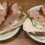 スマイルカフェ - ジューシーメンチカツバーガー　※カットするとこんな感じ　(税抜)250円(2017.09.24)
