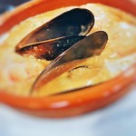 スペイン厨房 ティオ アキラ - エビとムール貝のソースアメリカン