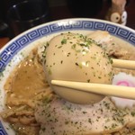 からみそラーメン ふくろう - 煮卵