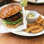 THE BURGER STAND FELLOWS - B.B.Q avocado burger（1400円）