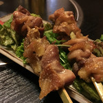 Izakaya nakasu ANYWAY sanchoumeno yuuhi - 親鶏串焼き