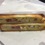 ブーランジェリー・ゼロサンゴ - 2017年9月中旬 角切りハムと玉子のホットサンド。