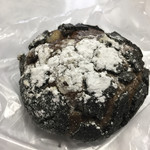 ブーランジェリー・ゼロサンゴ - 2017年9月中旬 黒いメロンパン。小さめですよ。