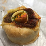 ブーランジェリー・ゼロサンゴ - 2017年9月中旬 カレーと茹で玉子のパン。しっかり大人の味。スパイシーです。