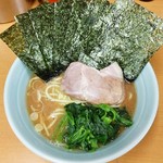 横浜らーめん 武蔵家 - ラーメン650円麺硬め。海苔増し50円。
