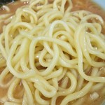 横浜らーめん 武蔵家 - 酒井の麺は細め。