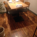 オリーブオイル料理専門店 A・Olio - テーブル席