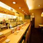 うを七 - モダンシックな店内
