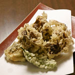 Assorted maitake mushroom tempura
