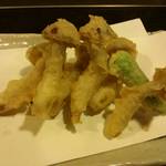 十割蕎麦みかあさ - 太しめじの天ぷら。