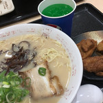 いちろく - 白とんこつの麺大盛り
Bセットはザンギ3個とお好きなドリンク付き