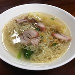 Bamee Kon Sae Lee - ワンタンと焼豚入りラーメン