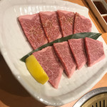 肉匠 迎賓館 - 特上ロースだったかな？
            柔らかくてジューシーで、ため息です（笑）