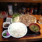 上州屋 - 豚バラガーリック炒めメガ肉、ご飯大盛