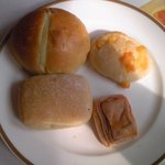 ベーカリーレストランサンマルク - パン4種