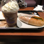 The Coffee Bean & Tea Leaf - モカアイスブレンディッド430円+バジルチキンチーズ380円
                        2.5人で1566円