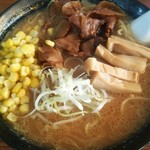 らーめん喰 - 徳島ラーメン大盛＋メンマ&コーンです。