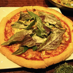 沖縄 肉酒場 ぬちぐすい - 沖縄ベーコンのピザ